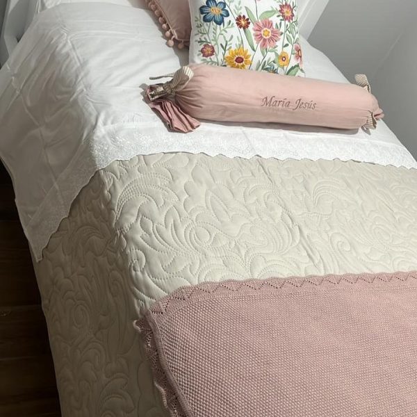 Cama Princesa
Cabecero curvo
Con esferas