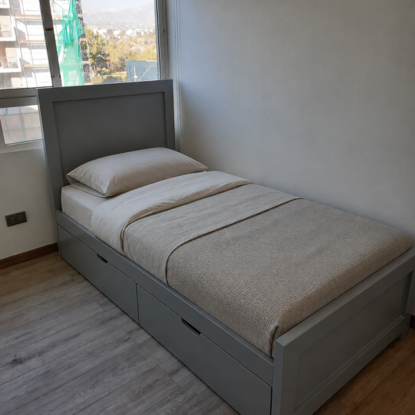 Cama clásica 
con nido o cajones 
Respaldo liso