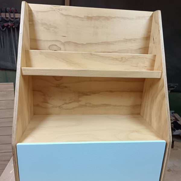 Librero con cajón
80x100x35