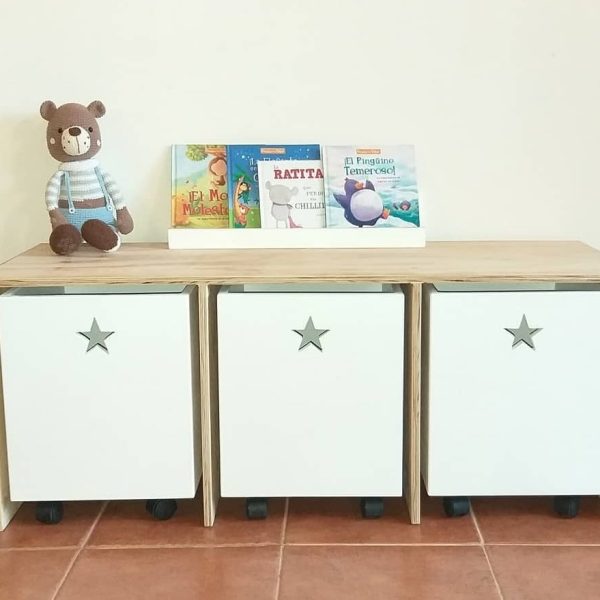 Banqueta juguetera, 3 cajones con ruedas 
110x45x35