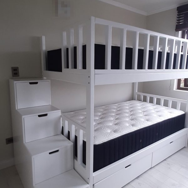 Camarote con cajones y escalera cajón