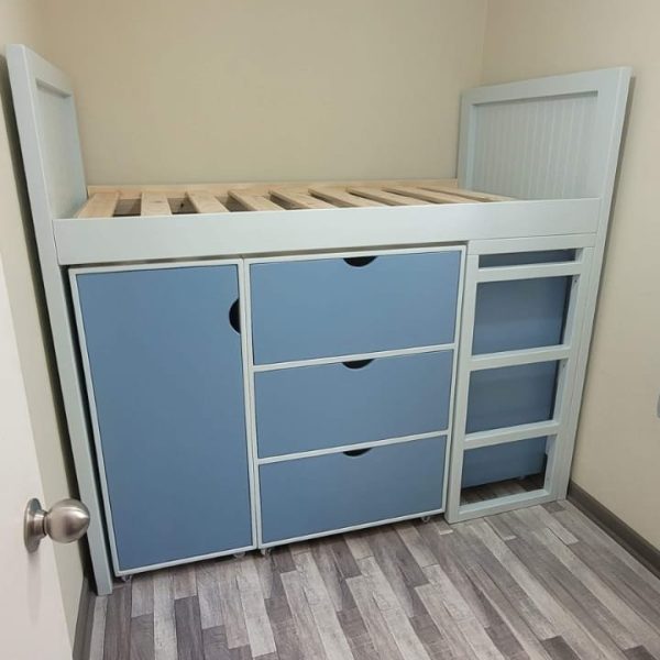 Cama Alta con cajonera, closet y muebles ocultos