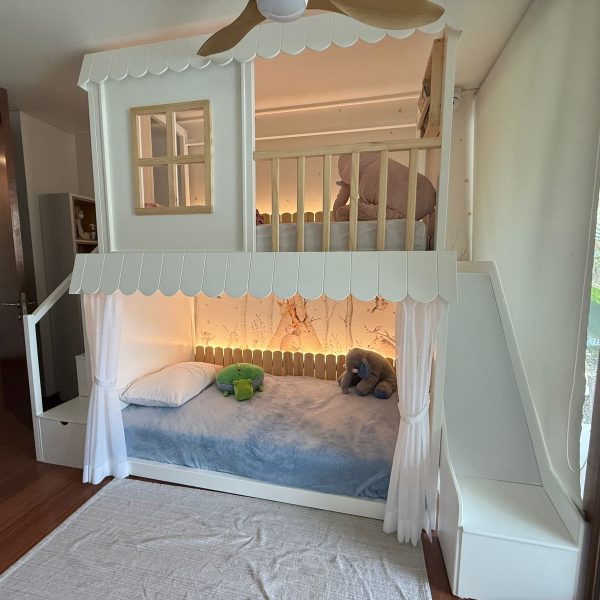 Camarote o cama con zona de juegos. Con escalera cajónes, resbalin, luces Led con dimer