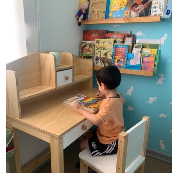 Escritorio montessori con silla
