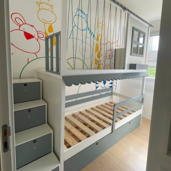 Cama con nido +zona de juegos y escalera cajón