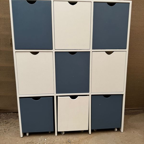 Juguetero 6 cajones riel, 3 cajones ruedas 
105 x 130 x 35