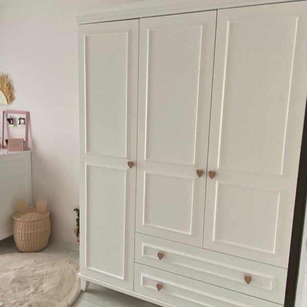 Closet 3 puertas, 2 Cajones 
135 x 200 x 45