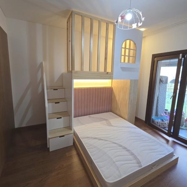 Cama full con zona de juegos, luces Led y escalera cajónes