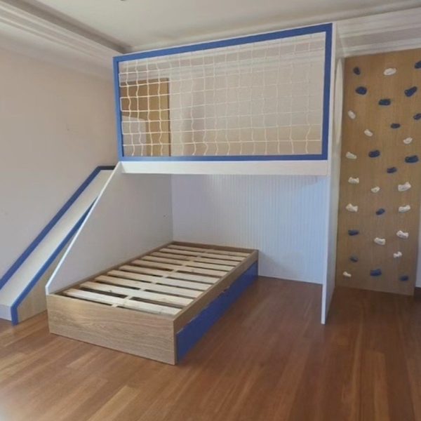 Cama con cajón, zona de juegos, resbalin y muro de escalada