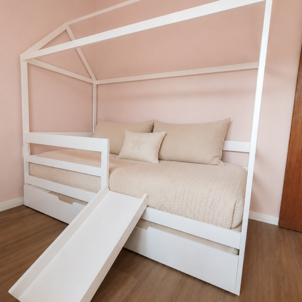 Cama casa con nido cajon y Resbalin