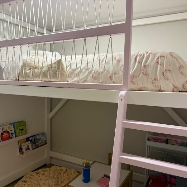Cama en altura con zona de juegos