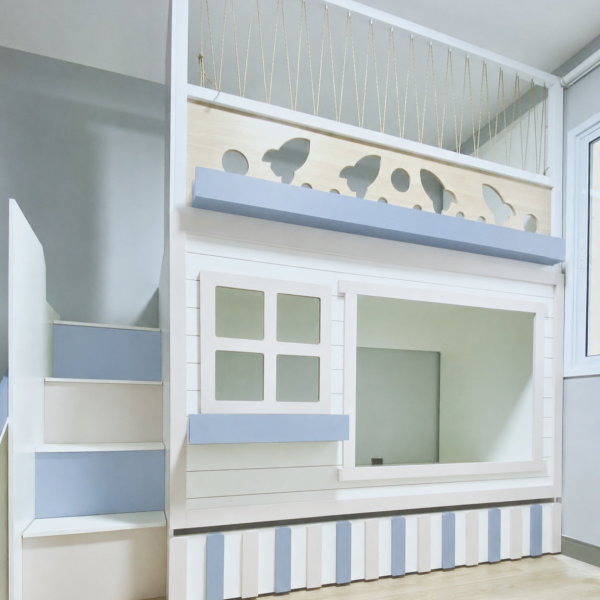 Cama con zona de juegos
Escalera cajones